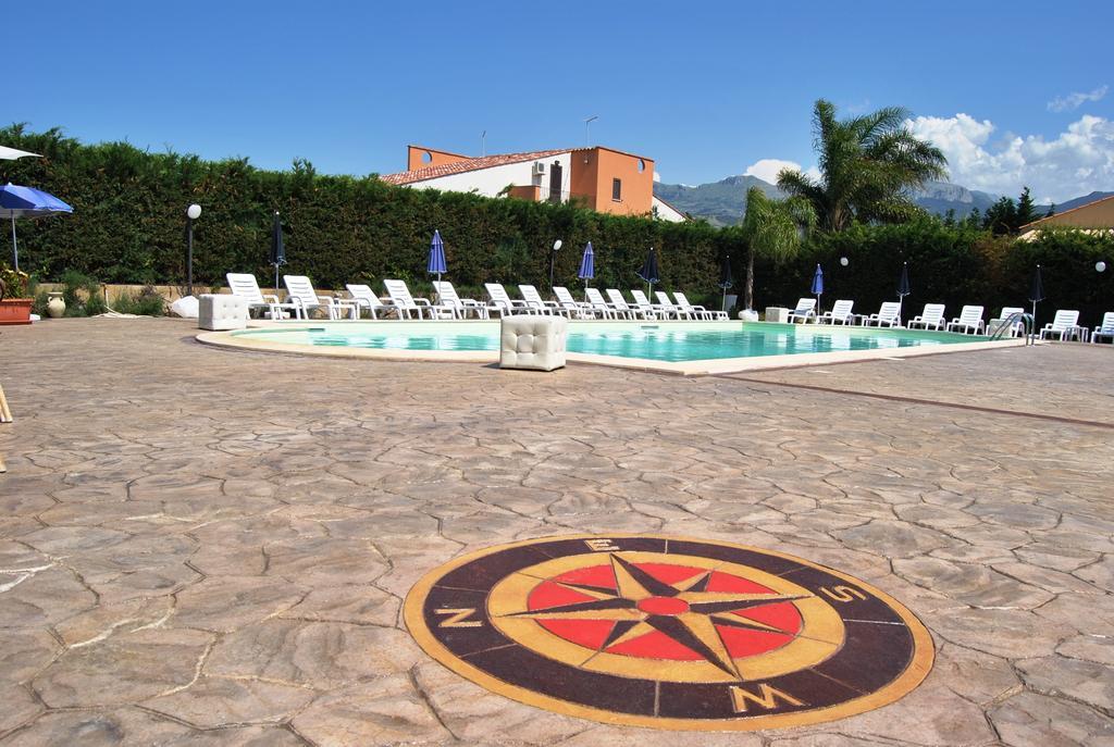 Paradise Beach Camera Mansardata Vicino Cefalu Piscina Aperta Campofelice Di Roccella Room photo