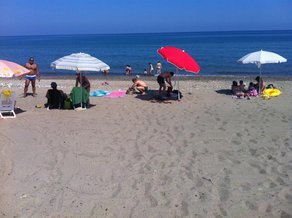 Paradise Beach Camera Mansardata Vicino Cefalu Piscina Aperta Campofelice Di Roccella Room photo